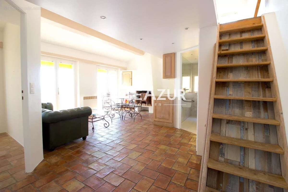 Appartement à VALLAURIS