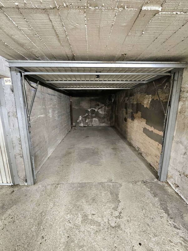 Parking à SAINT-ETIENNE