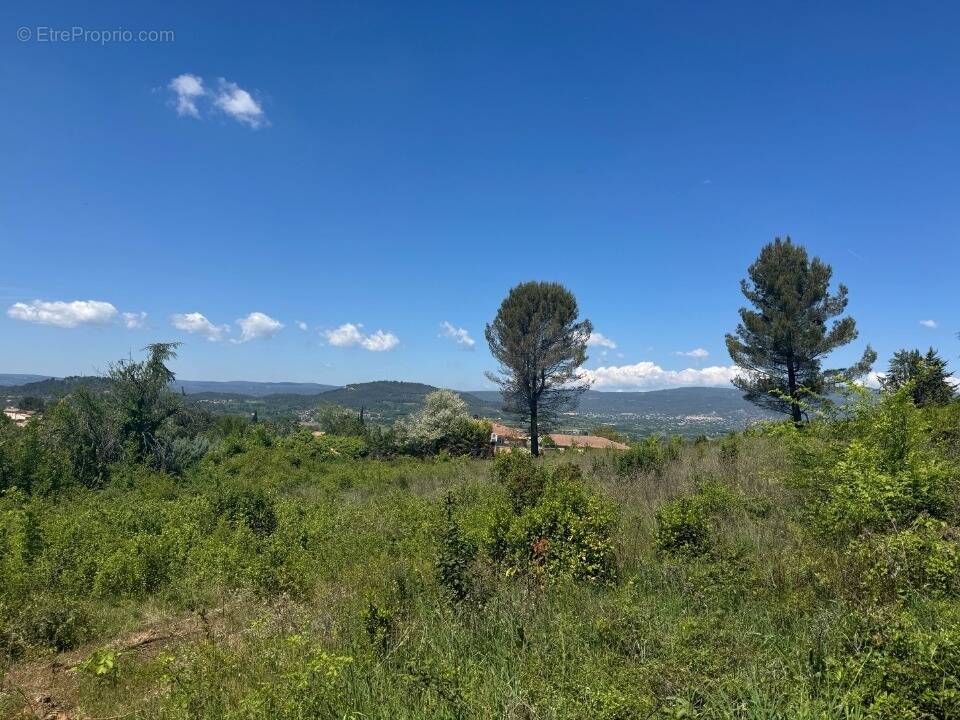 Terrain à APT