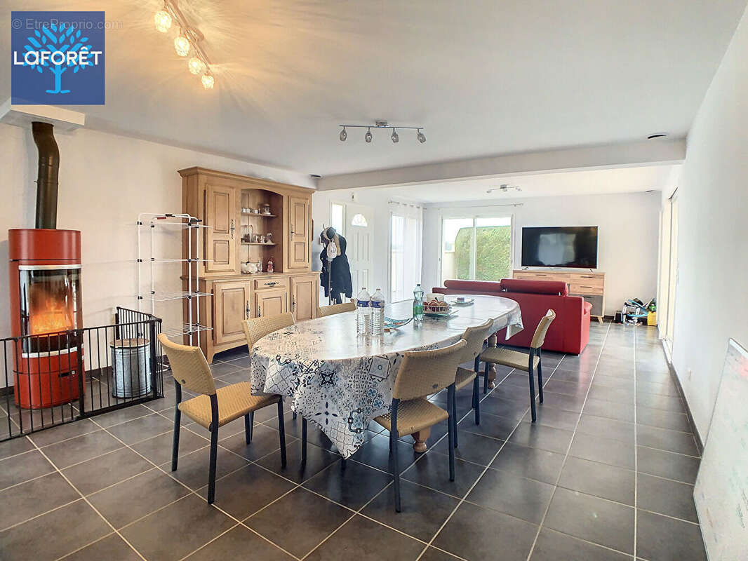 Maison à COURBEPINE