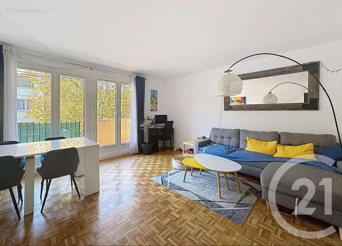 Appartement à SAINT-MAUR-DES-FOSSES