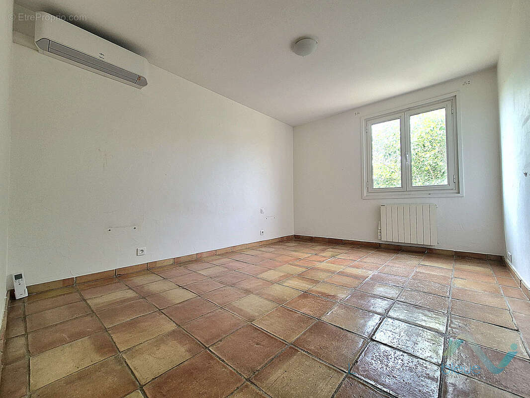 Immeuble mixte de rapport à Cogolin - photo 10