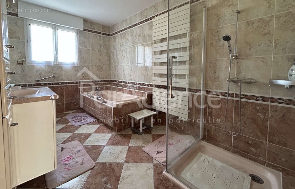 Maison familiale avec beau terrain arboré - photo 11