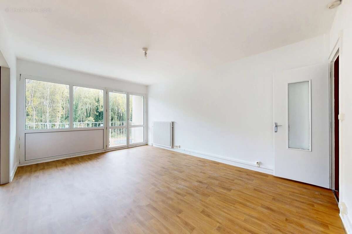 Appartement à CORBEIL-ESSONNES