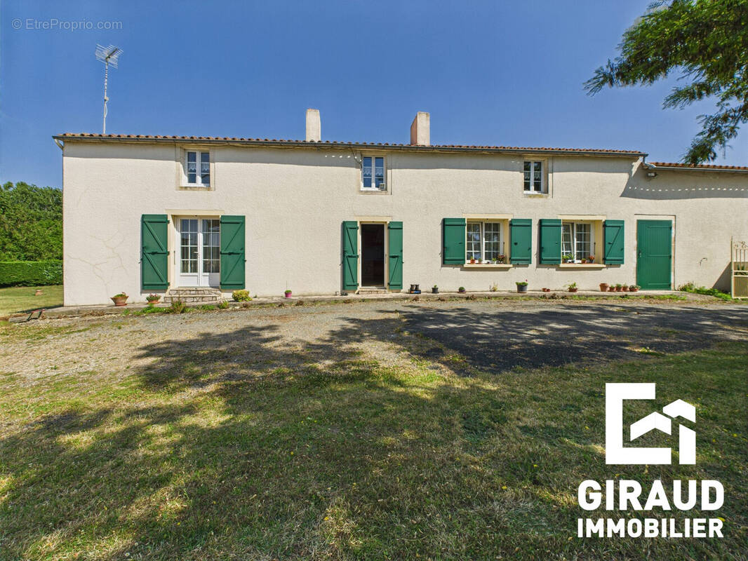 Maison à MOUZEUIL-SAINT-MARTIN