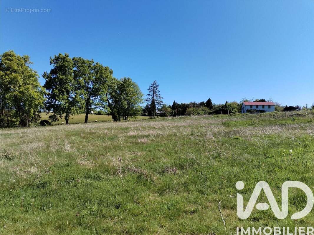 Photo 2 - Terrain à CHATEAU-CHERVIX