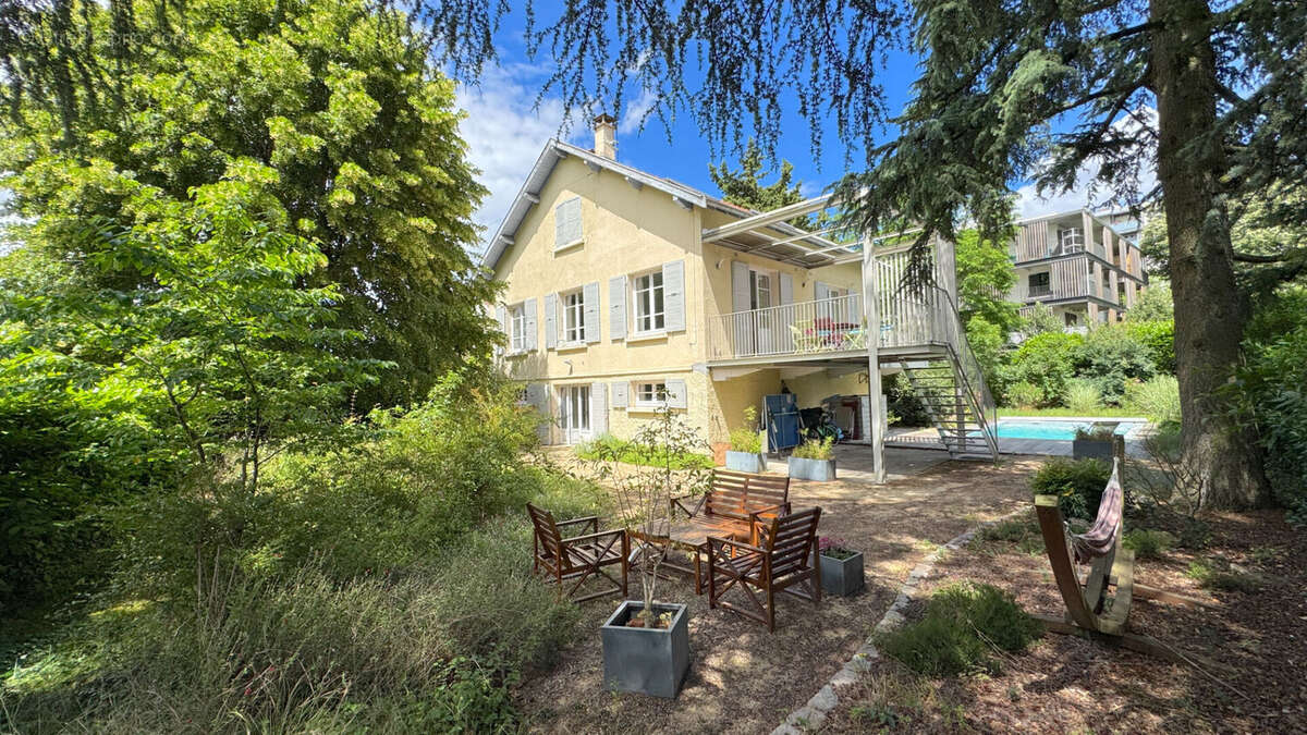 Maison à TASSIN-LA-DEMI-LUNE
