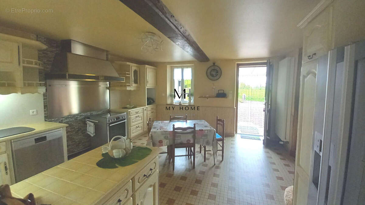 Maison à LE MELE-SUR-SARTHE