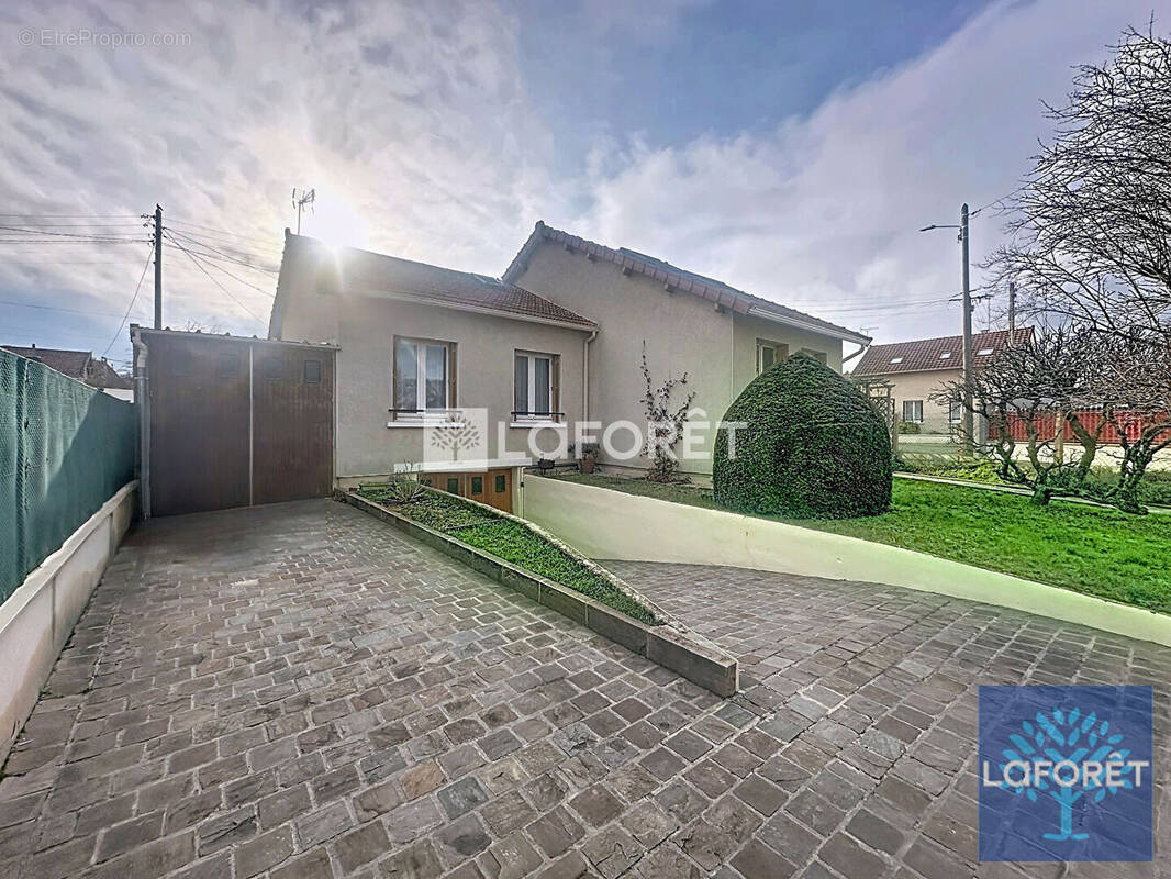 Maison à VIGNEUX-SUR-SEINE