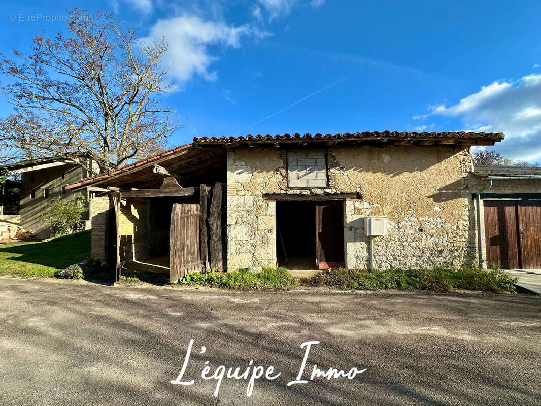 Terrain à BEAUMONT-DE-LOMAGNE