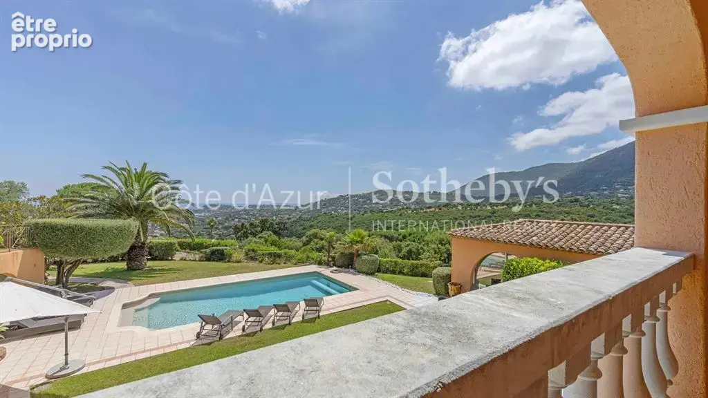 Élégante bastide de prestige avec vue panoramique sur la baie de Cavalaire-sur-Mer - photo 5