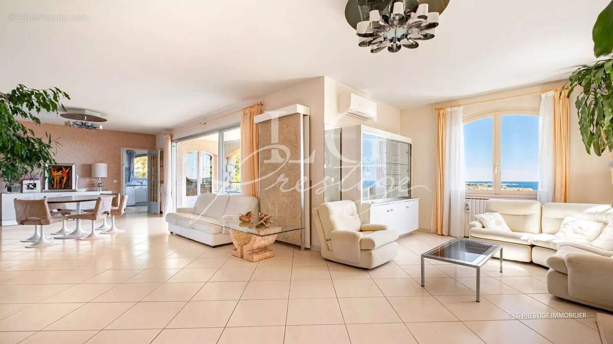 Maison à MANDELIEU-LA-NAPOULE