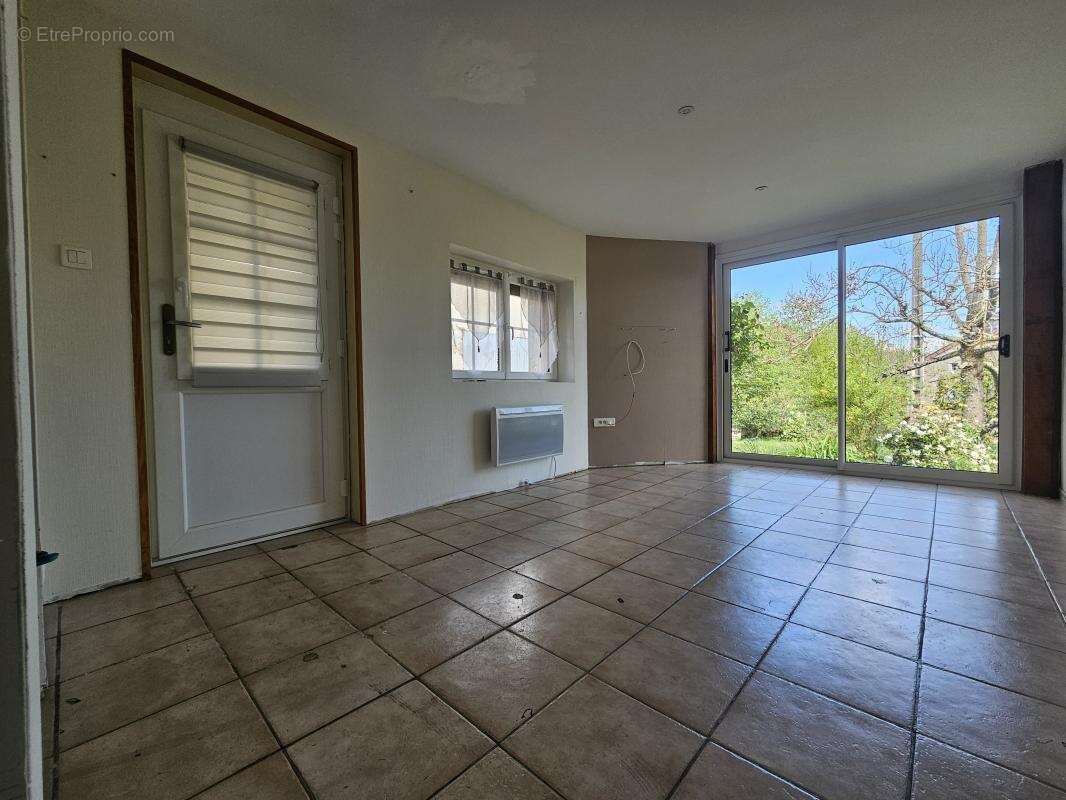 Maison à SAINT-YRIEIX-LES-BOIS