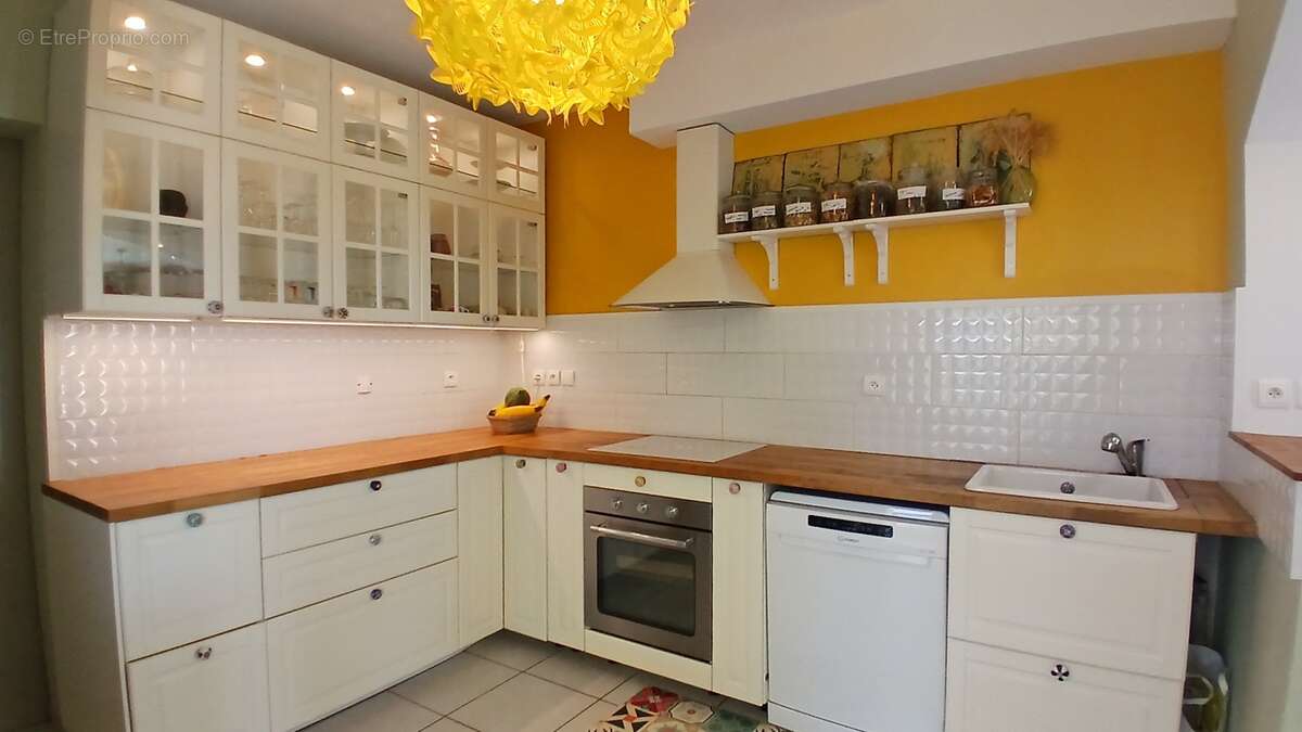 Agréable villa avec 4 chambres et 3 salles et piscine chauffée. - photo 15