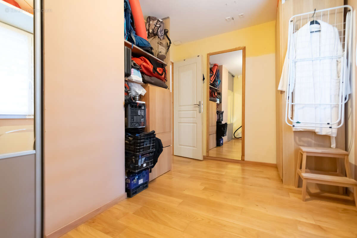 Maison individuelle avec véranda, garages et vidéosurveillance - photo 14