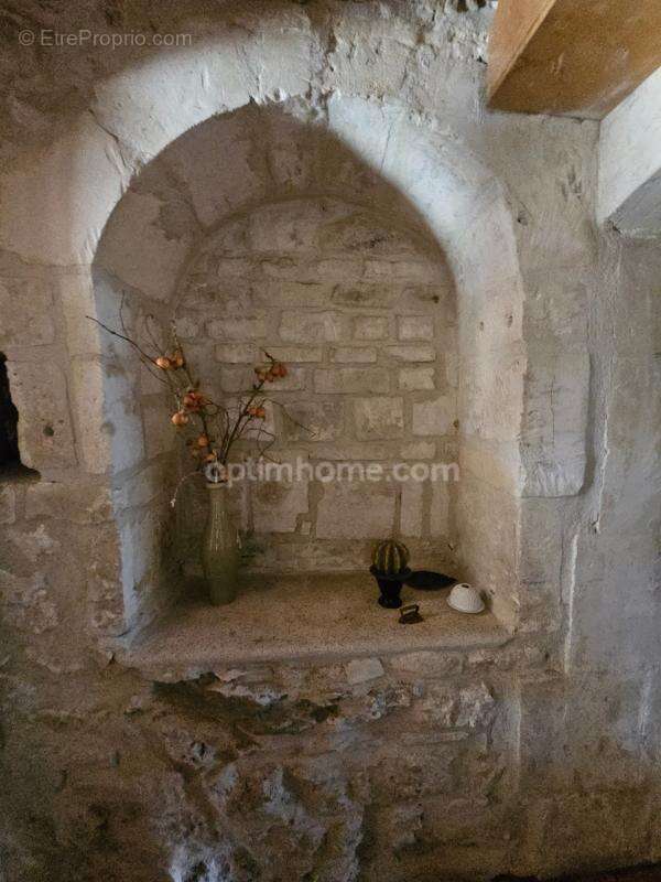 Maison charentaise de 232 m², 6 chambres, un bureau, piscine et un garage de 90 m² - LINARS (16) - photo 10