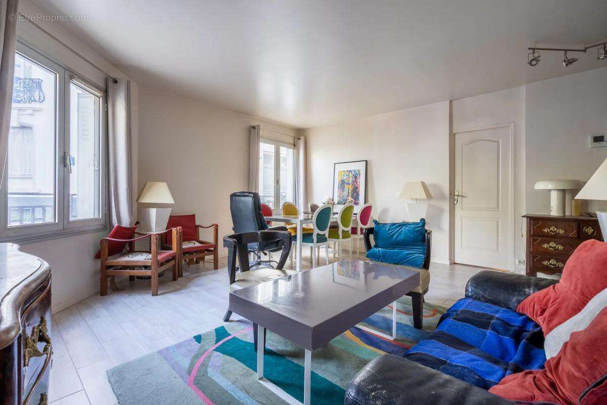 Appartement à PARIS-14E