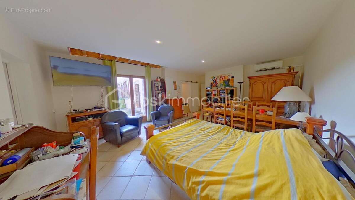 Corps de ferme de 179 m² avec une grande de grange  150 m² sur 1624 m² de terrain - photo 9