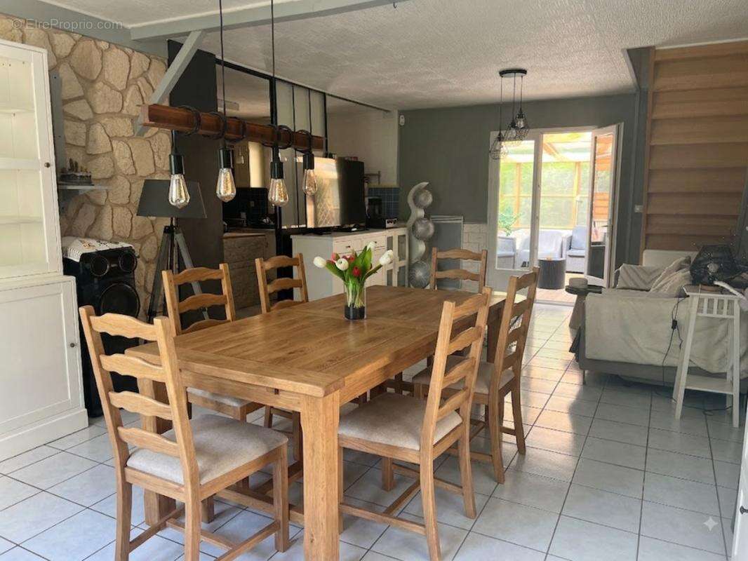 Maison 136 m² à Saint-Martin-Le-Beau  - photo 2
