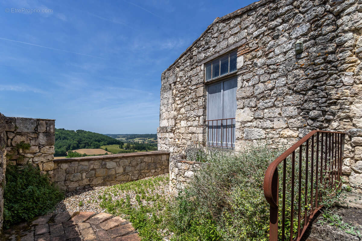 Maison à BEAUVILLE