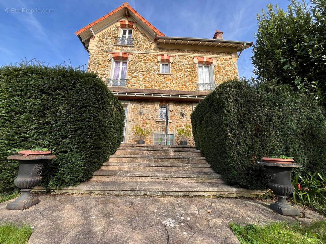 Maison à COUILLY-PONT-AUX-DAMES