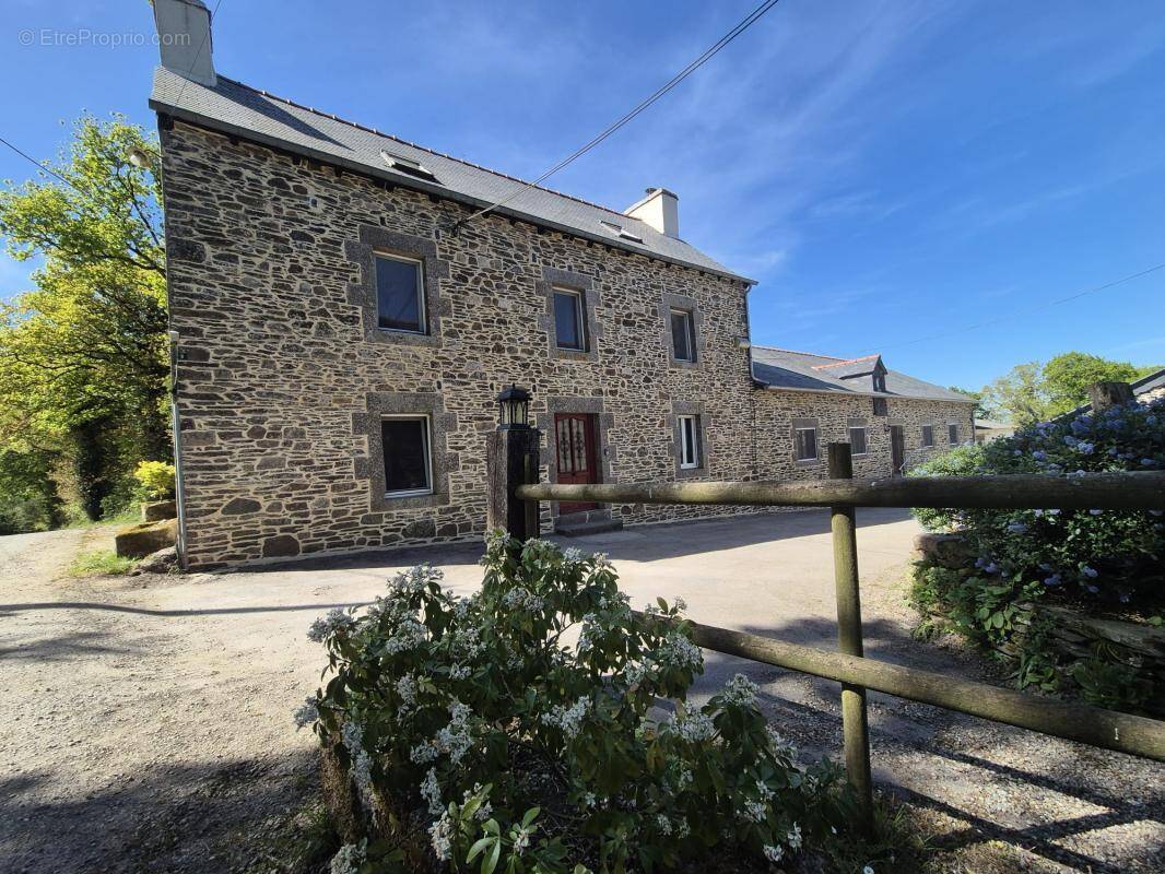 Maison à PLUSSULIEN