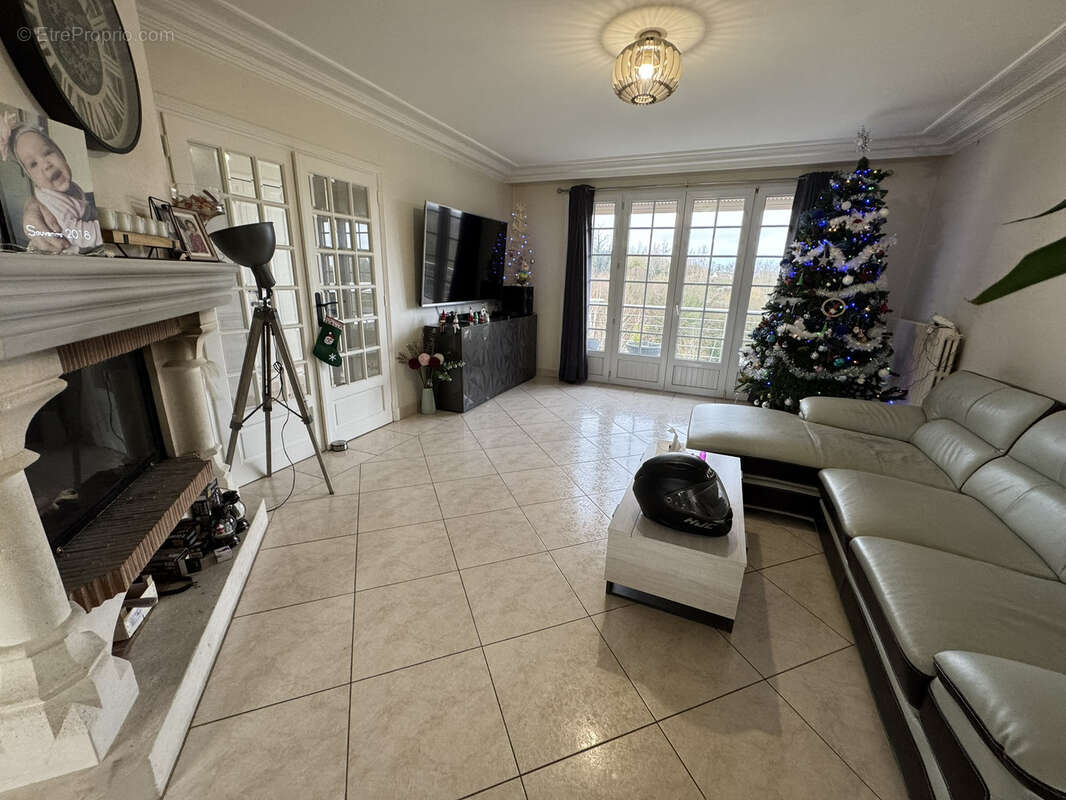 Maison à LA RIVIERE-SAINT-SAUVEUR