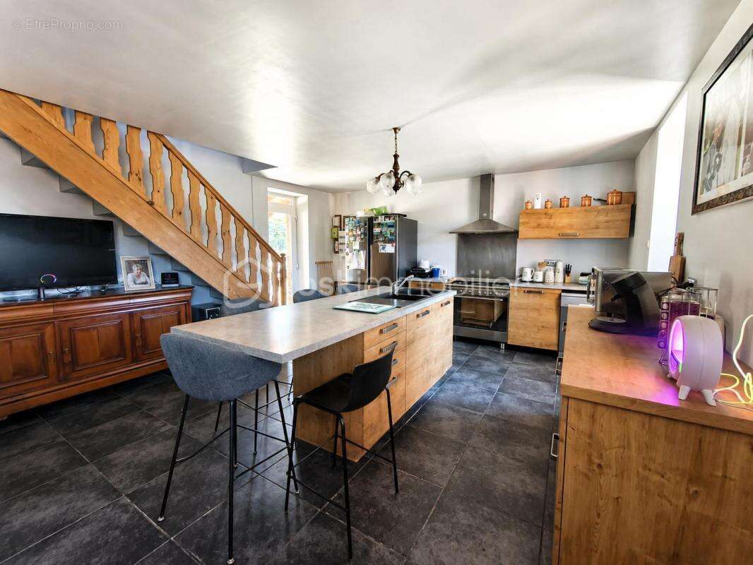 Propriété familiale où espace, confort et sérénité se rencontrent - photo 6