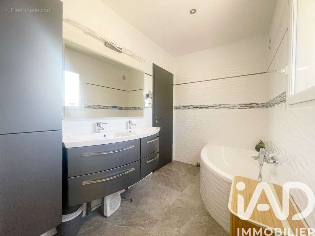 Maison 145 m² à La Farlede  - photo 9