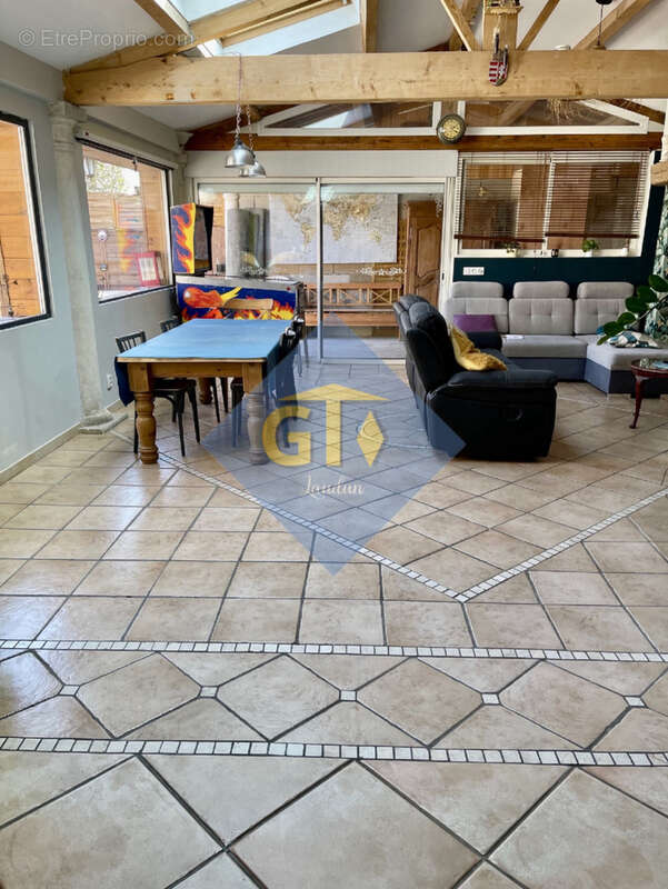 Maison à LAUDUN-L'ARDOISE