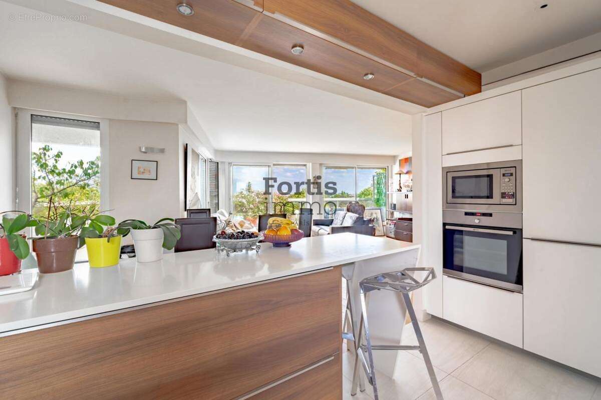 Appartement à PARIS-14E