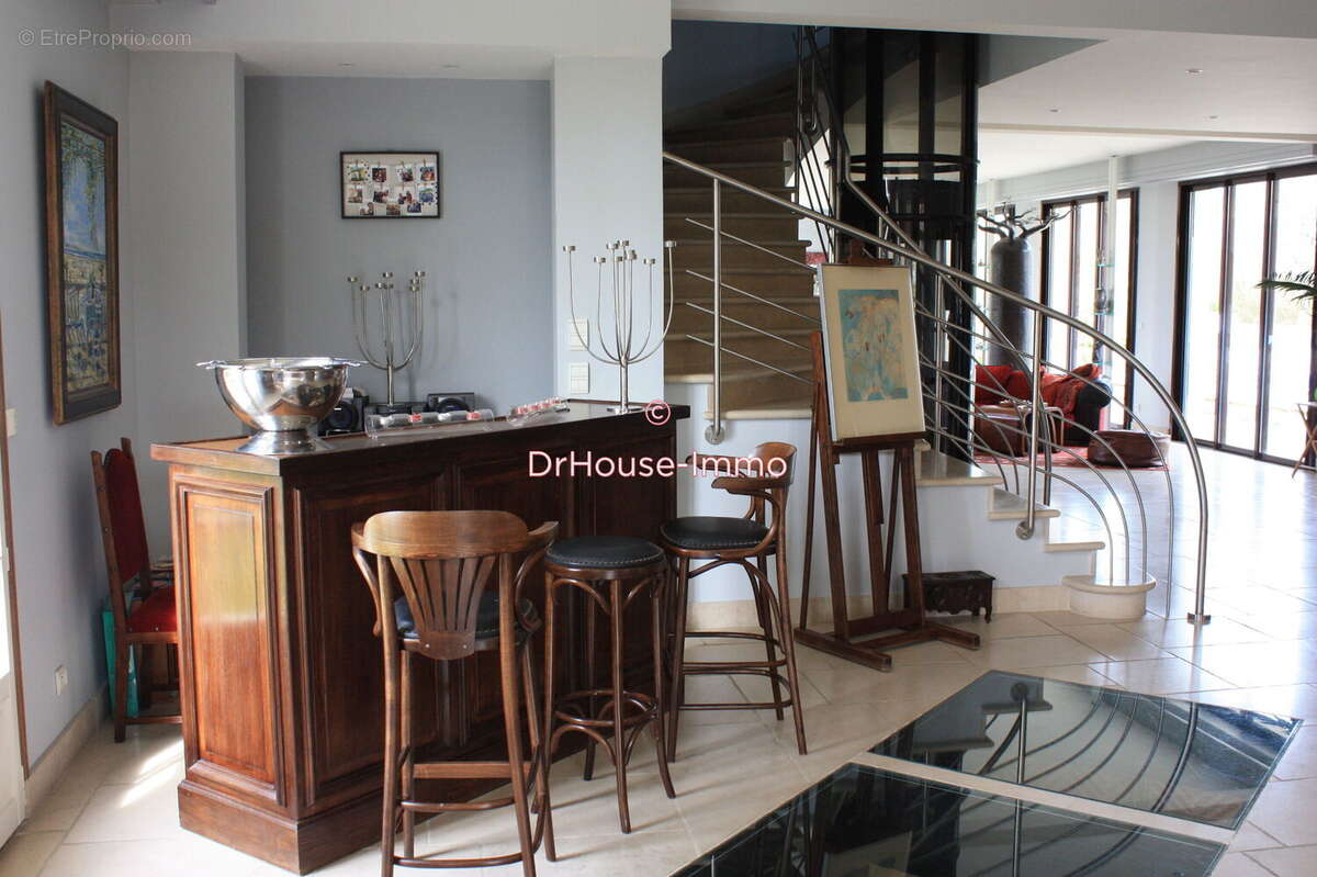 Maison 570 m² à Coullons  - photo 18