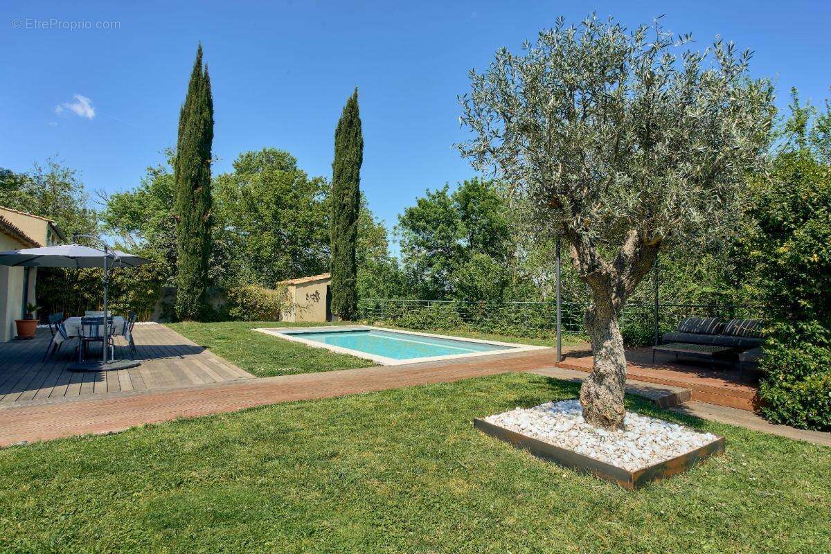 Maison à LE PUY-SAINTE-REPARADE