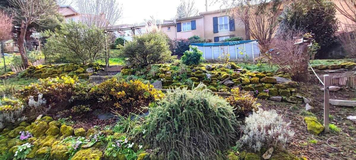 Maison à DECAZEVILLE