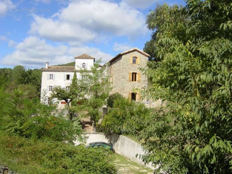 Mas du 18e de 500 m2 avec 6 appartements, sur 2 hectares - photo 2