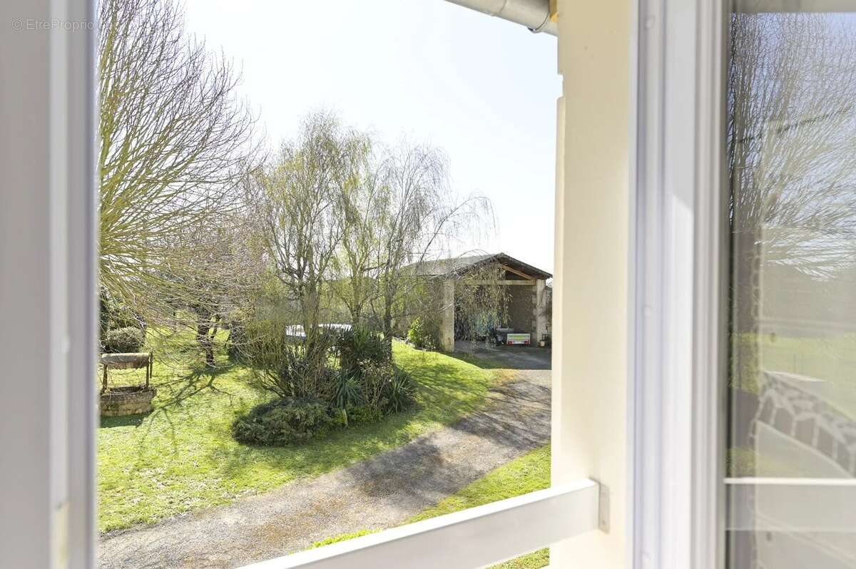 Maison à SAINTE-NEOMAYE