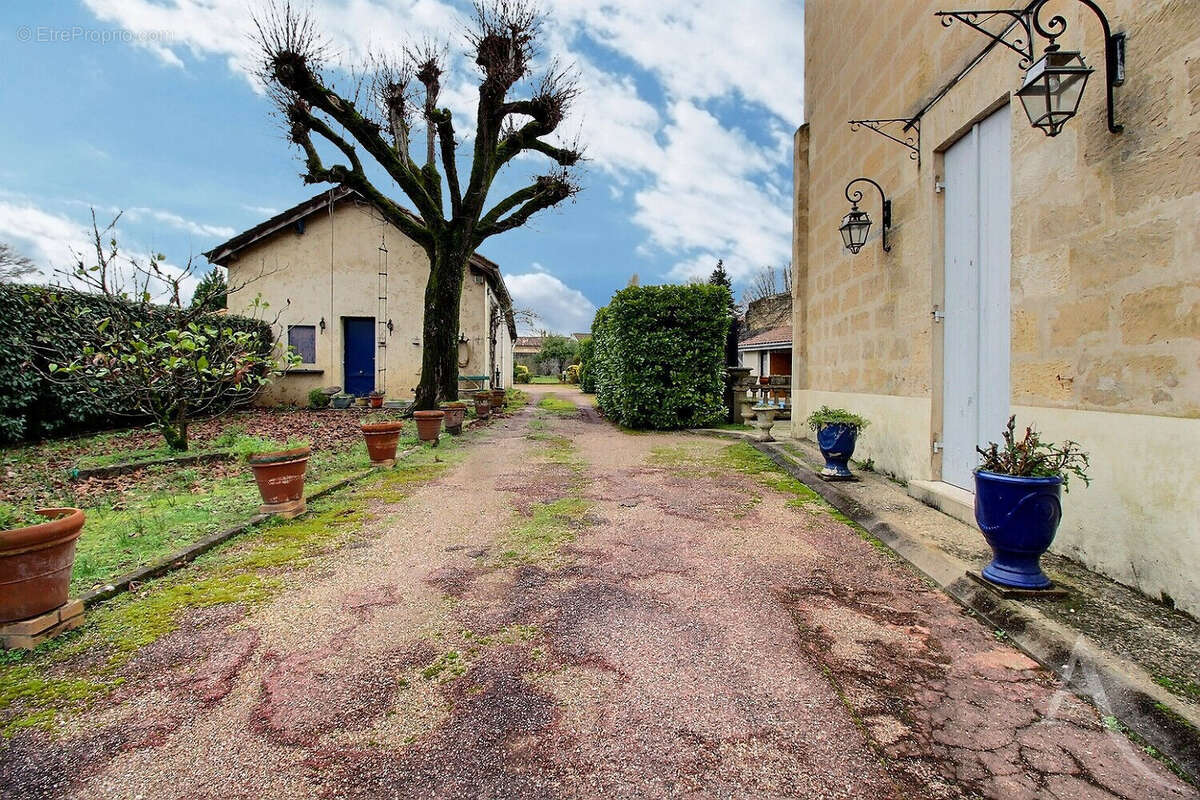 Léognan demeure en pierre (248m²) - photo 2
