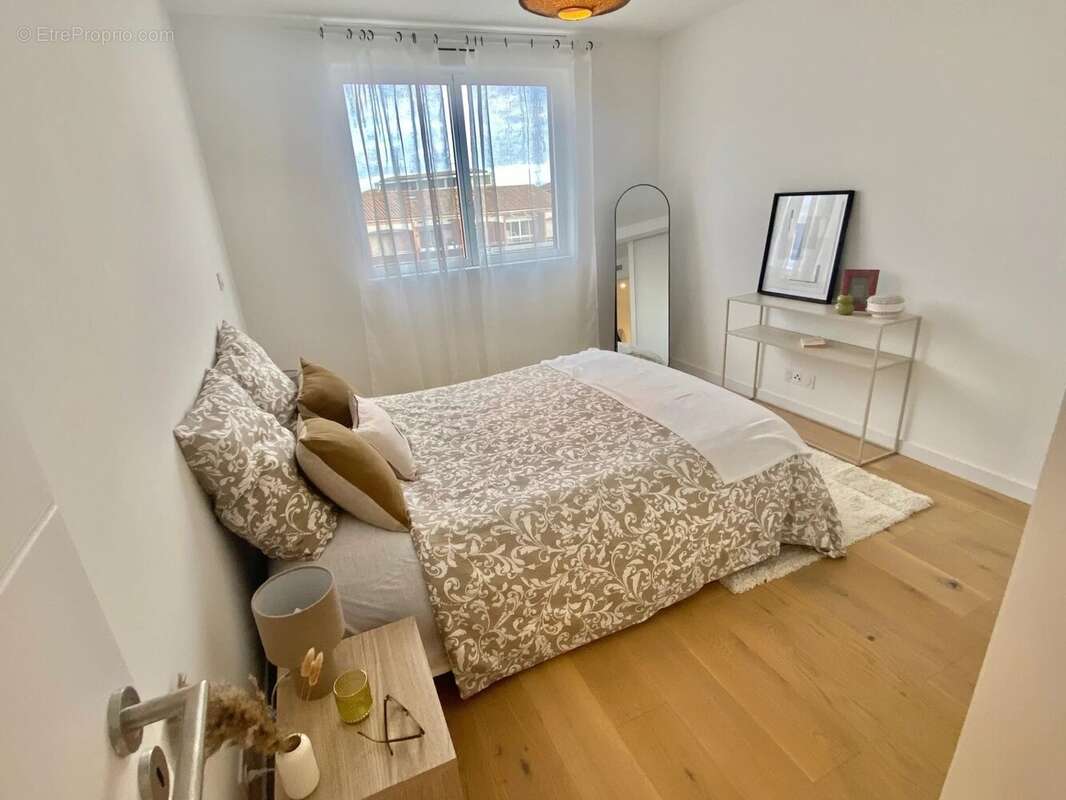 Appartement à SAINT-LAURENT-DU-VAR