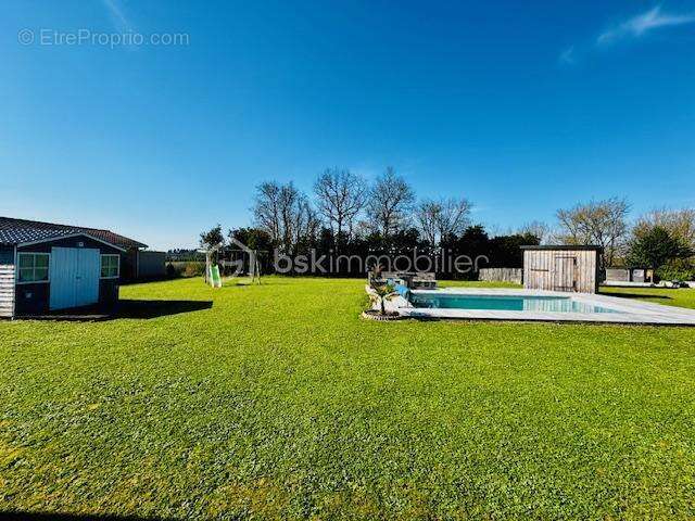 Maison contemporaine (2015) de plain-pied – 257 m² – Terrain 3 456 m² avec piscine – Barro (16) - photo 17