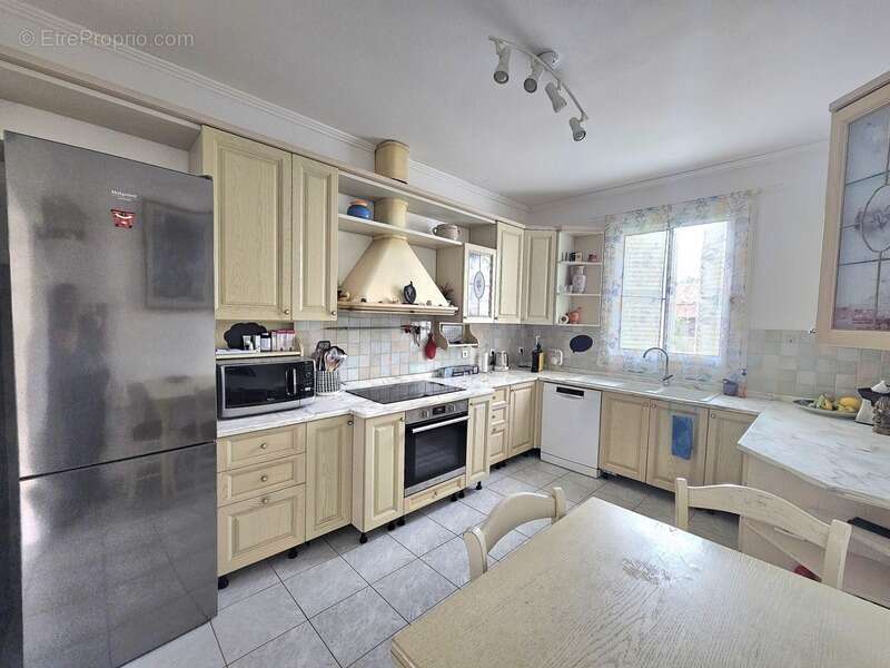 A vendre maison de 300 m2 divisées en 4 habitations, terrain 1395 m2, garage et terrain cOnstructible à MONTE (Haute Corse) - photo 5
