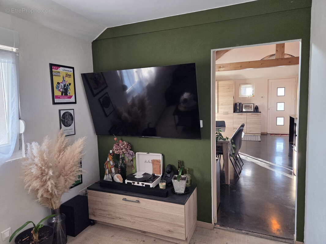Chaffois, appartement de type 3 , garage, terrasse et jardin. - photo 9