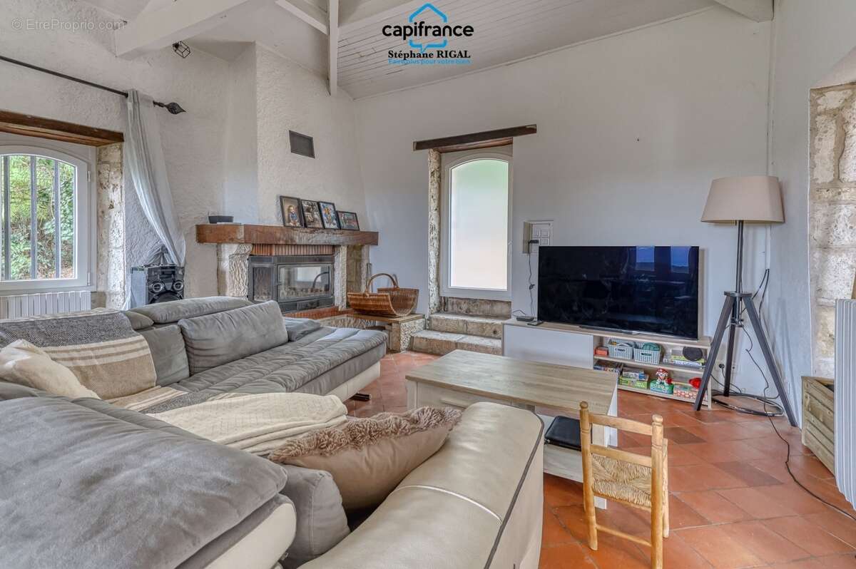 Propriete à vendre 5 pièces PUJOLS (47) Maison de 135m2 sur 6144m2 de terrain et piscine - photo 16
