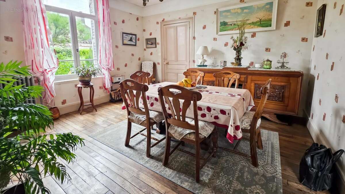 Maison à SAINTE-SAVINE