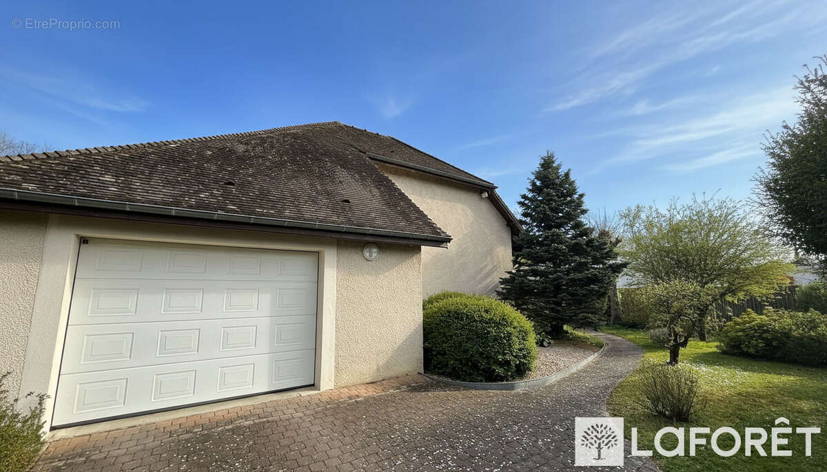 Maison à SAINT-JULIEN-LES-VILLAS