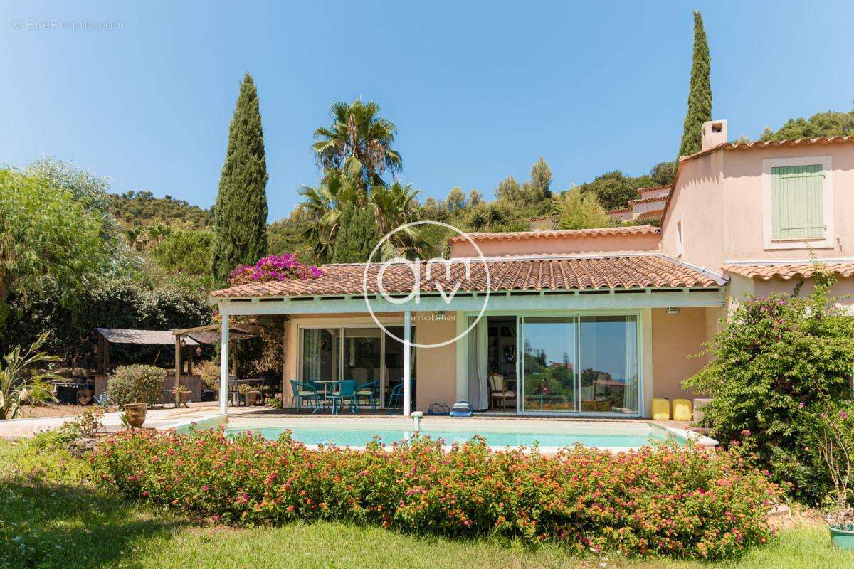 Hyères   les hauteurs - villa 130m2 - vue mer - piscine - do - photo 2