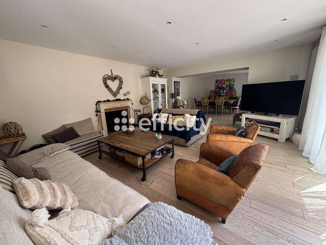 Maison 243 m² à Fontenay-Le-Comte  - photo 11
