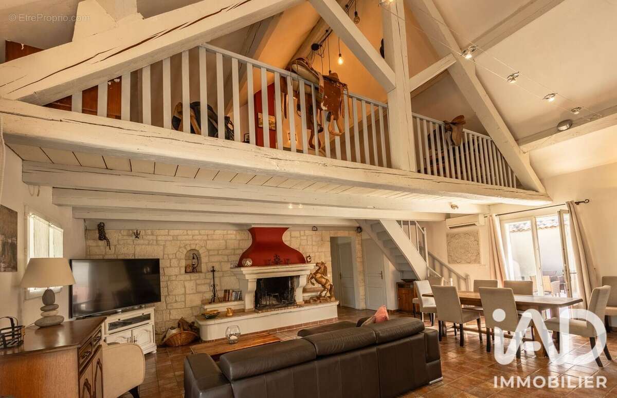 Maison 722 m² à Saint-Laurent-D'aigouze  - photo 3