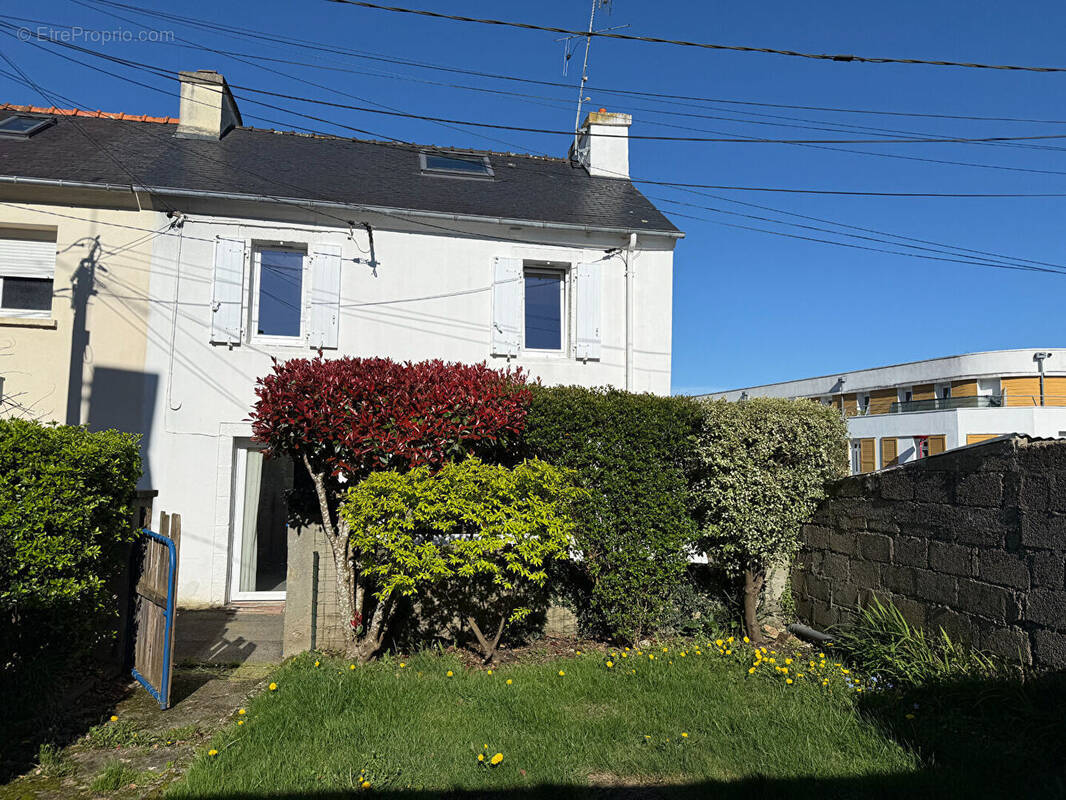 Maison à LE RELECQ-KERHUON