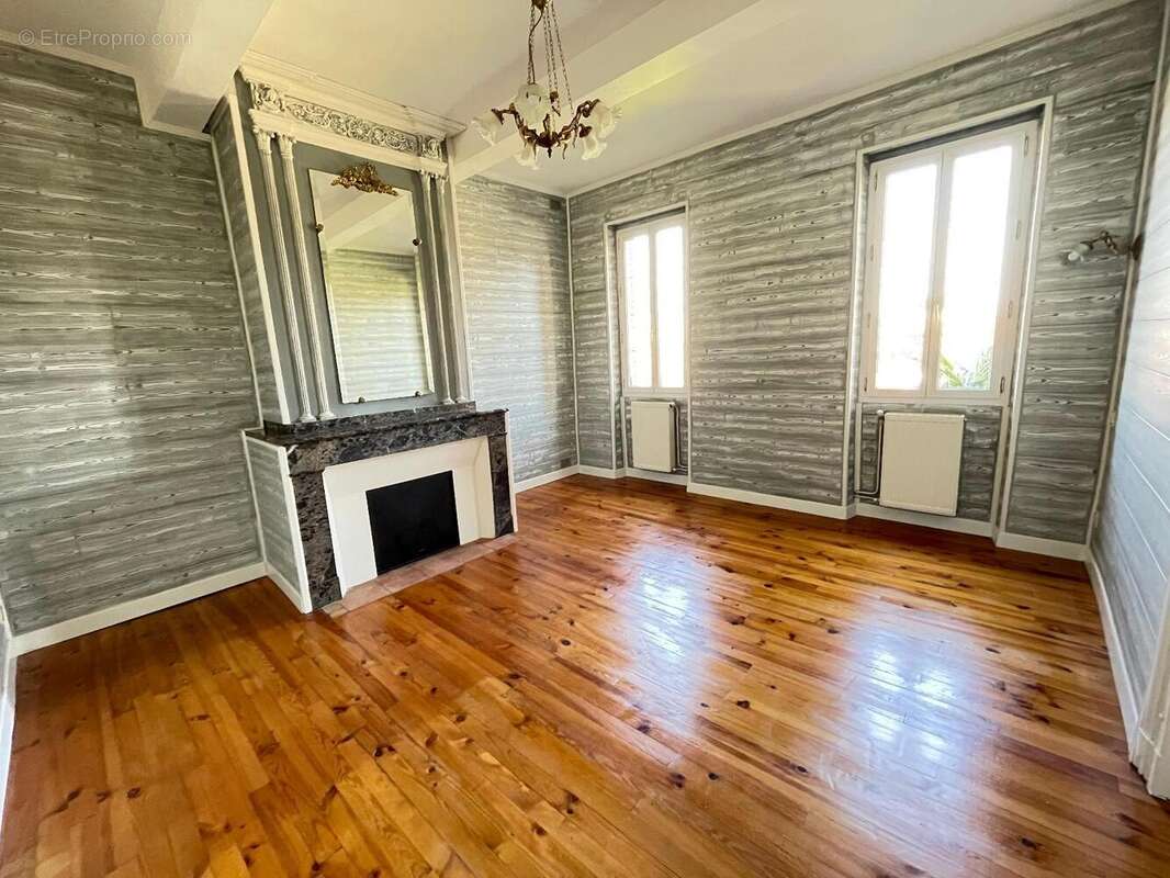   - Maison à SAINT-LEON