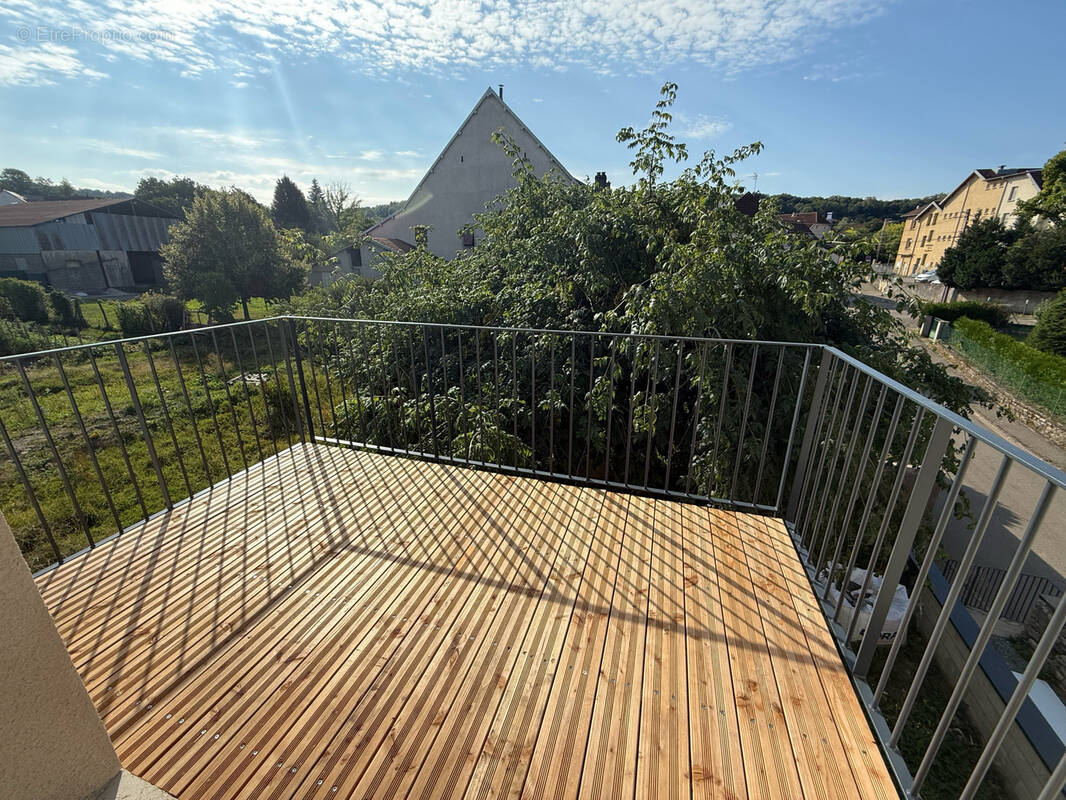 Appartement à POUILLEY-LES-VIGNES